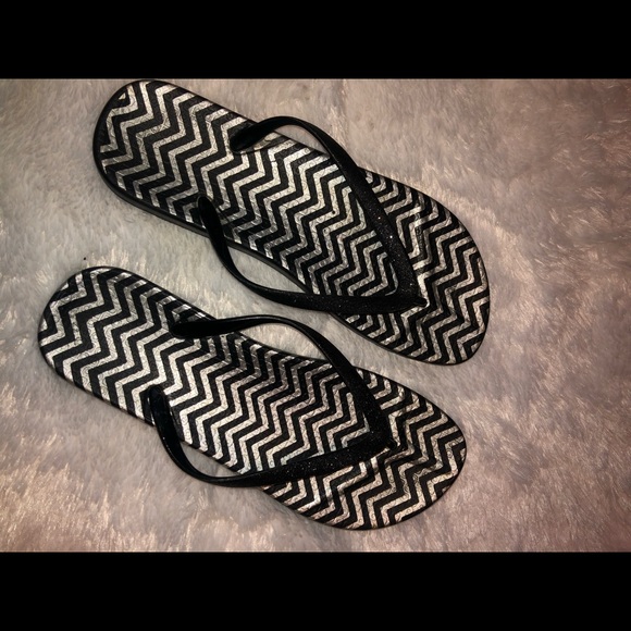 FLIP FLOPS - Picture 2 of 3